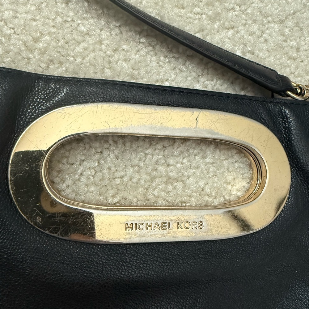 Michael Kors Berkeley Black Leather Shoulder Bag - Picture 8 of 10